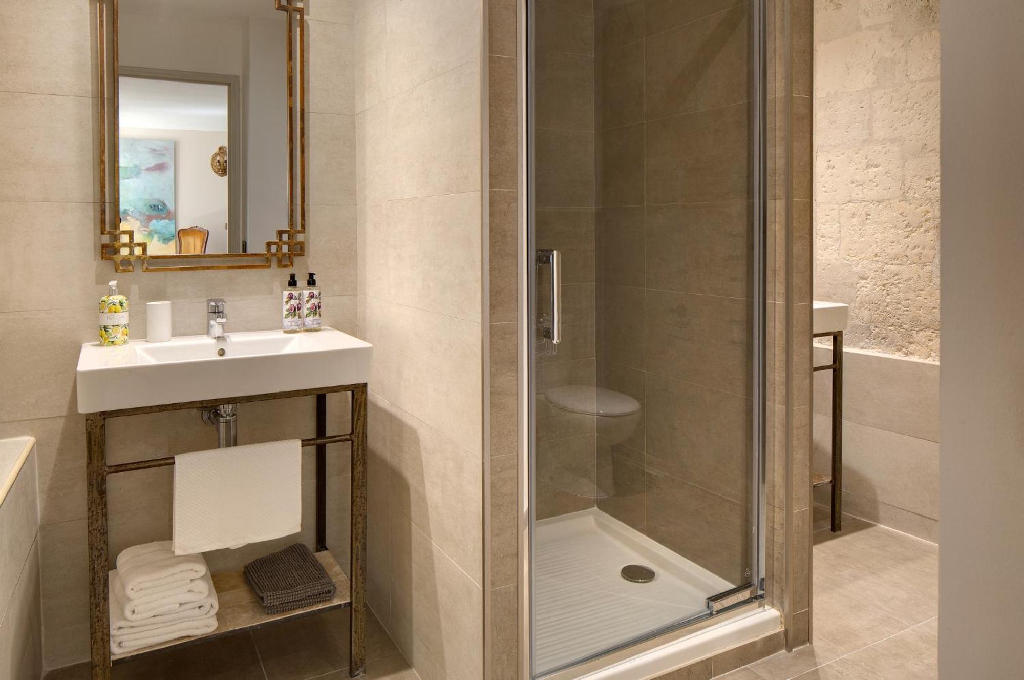 La Maison Des Augustins 4 Stars Spa Et Fitness Avignone Camera foto