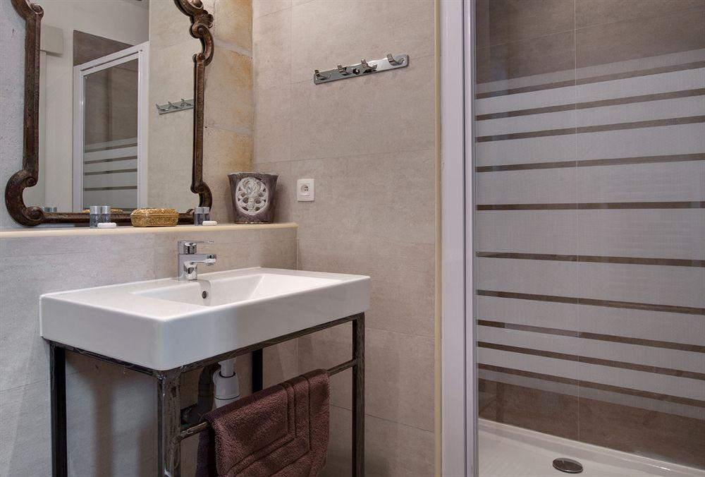 La Maison Des Augustins 4 Stars Spa Et Fitness Avignone Esterno foto
